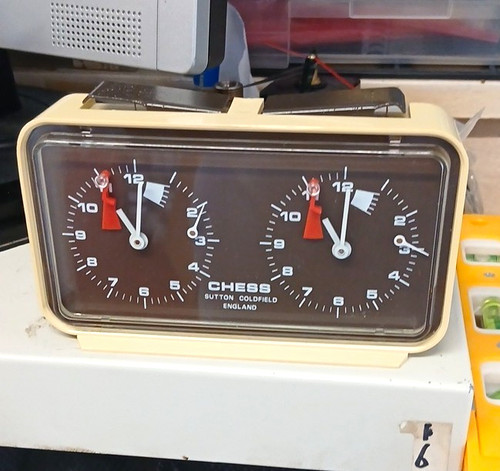 Chess analogue clock - chess,