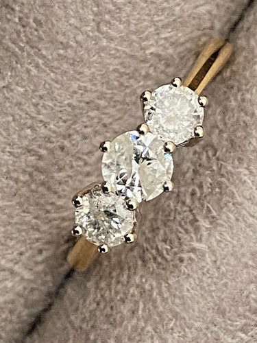 18ct gold diamond ring 1ct - 18ct, 18