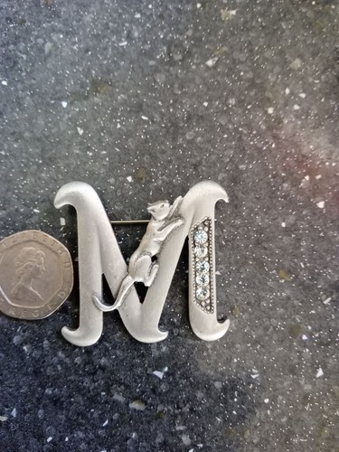 Signed brooch initial m - jj,