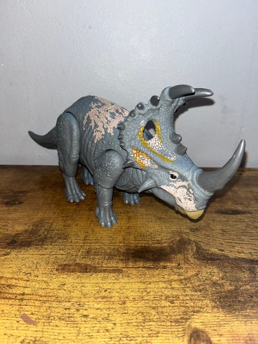 Jurassic world sinoceratops - jurassic,