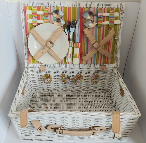 Vintage white wicker person - white,