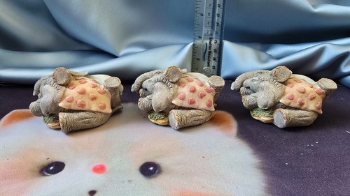 Three tuskers snug - three,