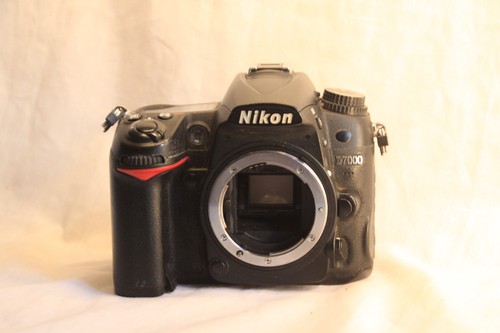 Read nikon d7000 dslr camera - d7000,