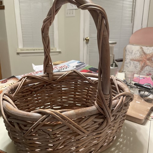 Vtg large wicker basket - large,