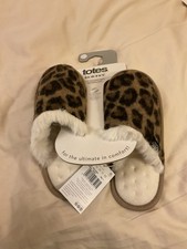 TOTES ISOTONER PILLOW STEP