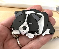 Gorgeous Large  Crouching BORDER COLLIE DOG Acrylic Brooch - BN