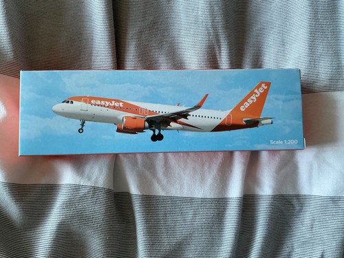 Easyjet airbus a320neo - airbus,