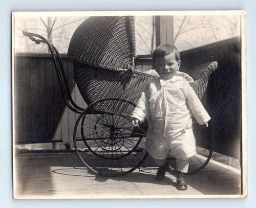 Old vintage photo toddler - photo,