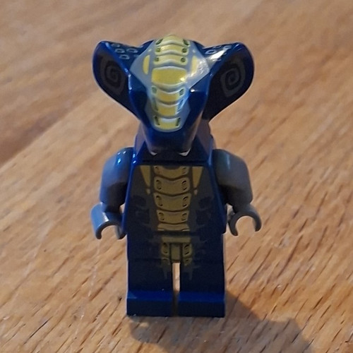 Lego minifigure blue gold - minifigure,