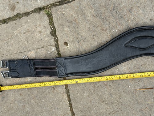 Black leather anatomical girth - black,
