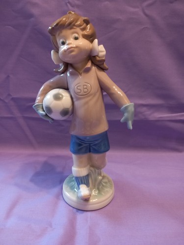 Rare retired lladro - rare, figurine