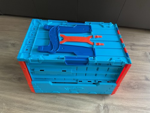 Hot wheels race - wheels, track