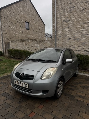 Toyota yaris silver petrol - yaris,