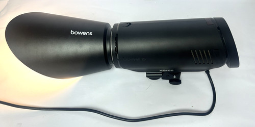 Bowens xe400 powered flash - powered,