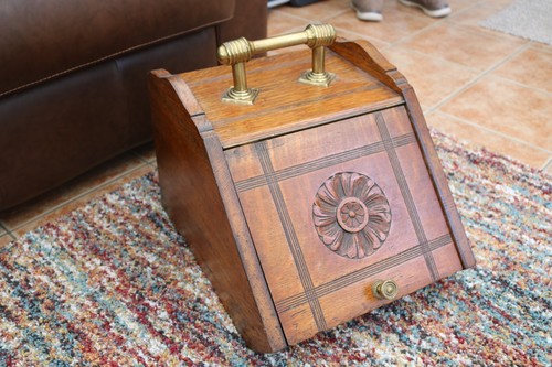 Antique coal scuttle - -, and