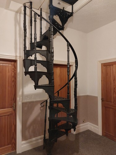 Victorian cast iron spiral - cast,