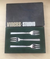 Boxed set of 6 Viners Studio Pastry Forks by Gerald Benney.  Unused