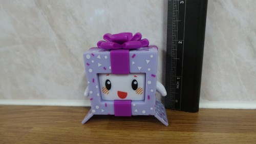 Lankybox present boxy figure - present,
