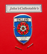 ENGLAND TUDOR ROSE  WALKING /
