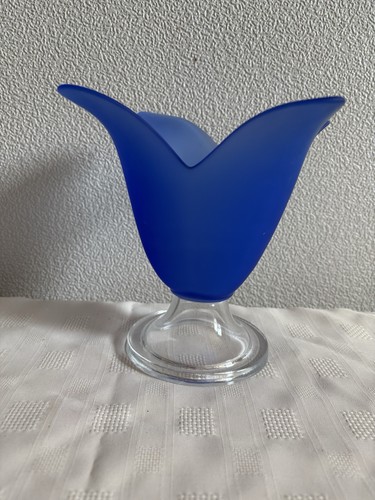 Tulip shaped vintage blue - tulip,