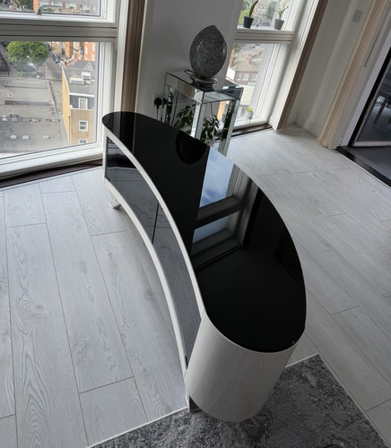 Curved black white - &,