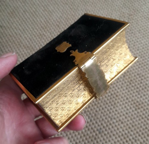 Stunning gauffered boxed - stunning,