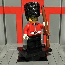 Lego Royal Guard Minifigure Series 5 col05-3 - Pristine Condition with Accessory