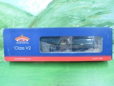 Bachmann 31-563 Class V2 2-6-2 loco BR lined green 60865 - Mint