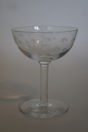 Cut and etched champagne - cut,