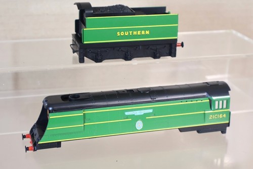 Hornby r320 body southern - hornby,