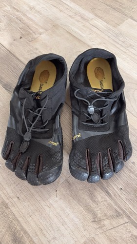 Vibram five fingers - five,