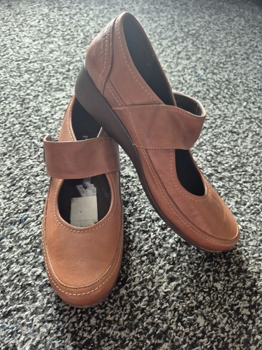 Ladies pavers tan real - tan,