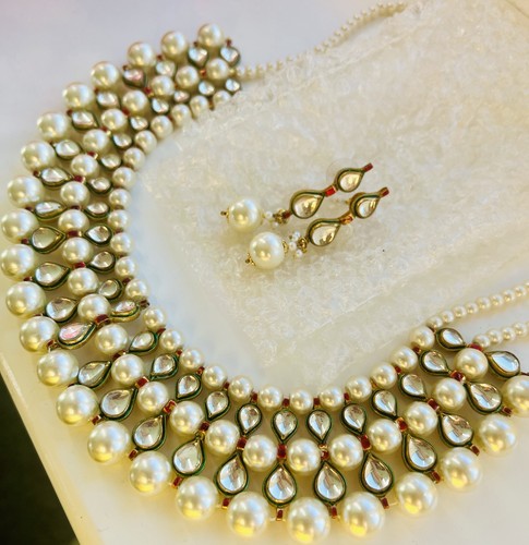 Pearl necklace set with - set,