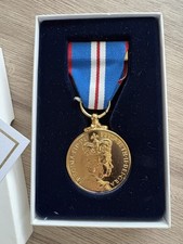 2002 ROYAL MINT BOXED QUEEN