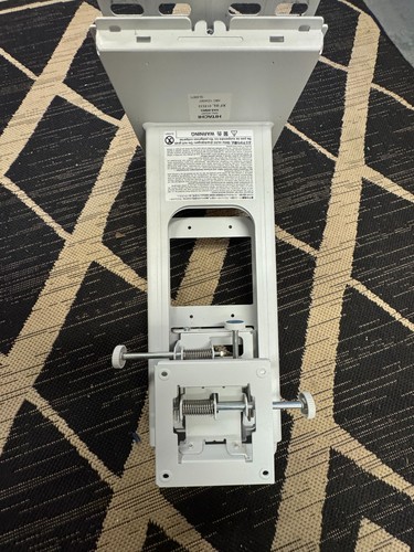 Hitachi short throw wall mount - short,