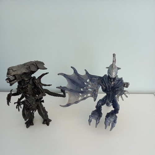 Kenner aliens figures - x,
