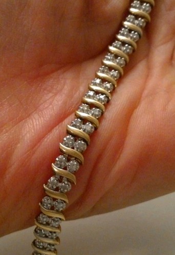 Stunning fully hallmarked 1ct - stunning,