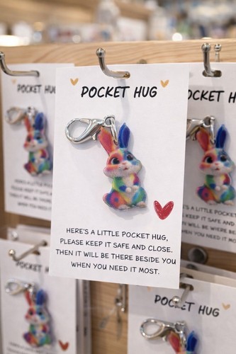 Small pocket hug - hug, colourful