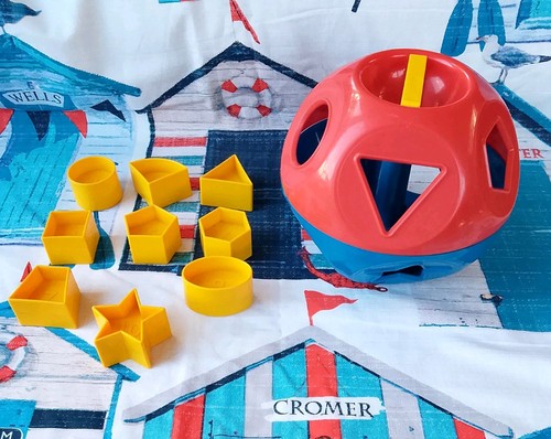 Tupperware shape sorter ball - shape,