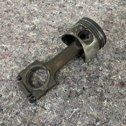 Bmw e21 323i - piston, and