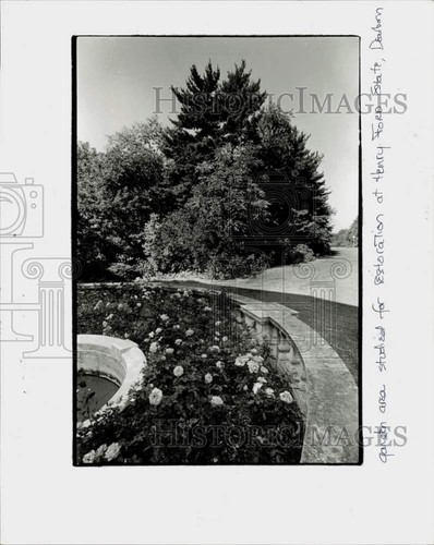 1984 press photo garden - photo, at