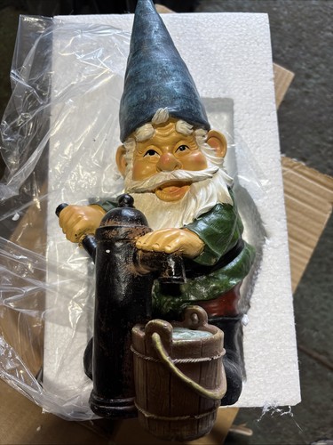 Garden gnome statue water - gnome,