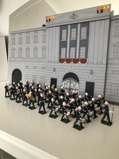 37 BRITAINS EYES RIGHT ROYAL