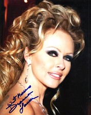 Dyanna Lauren Actress Hand