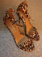 unwanted christmas gift Leopard print Heels Size 6 New