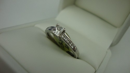 Platinum 950 diamond solitaire - platinum,