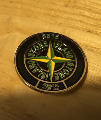 Stone island large pin - stone, badge