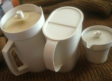 TUPPERWARE 3 JUGS SMALL MEDIUM LARGE & BUTTER DISH CREAM COLOUR