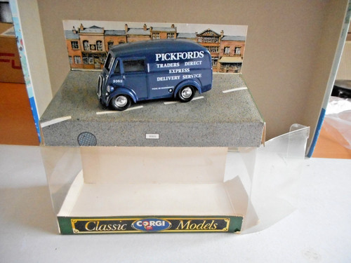 Corgi classics 96880 morris - 96880, j