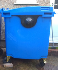 1 X NEW BLUE COMMERCIAL 1100 LITRE FLAT LID WHEELIE BIN - LID IN LID & LOCKABLE